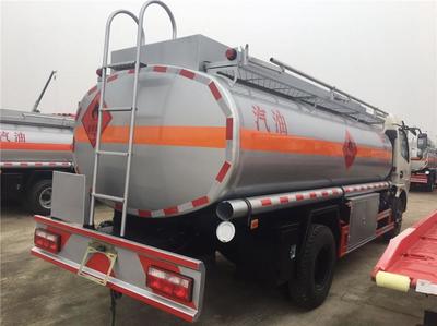 東風(fēng)8噸汽油運輸車 高效安全的移動加油站