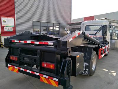 陜汽德龍背罐車 高效運輸與安全作業的堅實伙伴